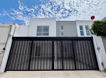 Casa de 4 habitaciones, Guadalajara · Casa Totalmente Remodelada de 4 Recámaras y Cochera Para 2 Autos en Jardines Alcalde 3 Baños
