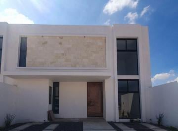 Casa de 4 habitaciones, Corregidora · Casa en Venta Santa Fe, Corregidora