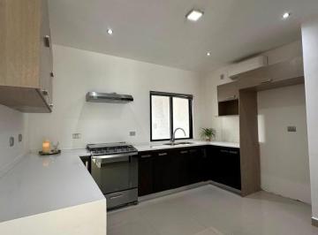 Casa de 4 habitaciones, Monterrey · Casa en Venta en Vistancia 2o Sector, Monterrey, Nuevo León