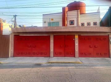 Casa · 444m² · 4 Recámaras · 4 Estacionamientos · Casa en San Salvador Tizatlalli