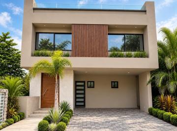 Casa de 3 habitaciones, Mérida · Casa con Alberca en Venta en Paseos Country | 3 Recámaras| 335 m²