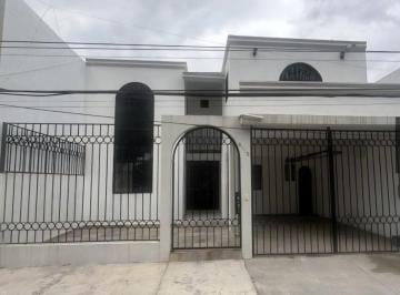 Casa de 4 habitaciones, Monterrey · Casa Venta Satélite