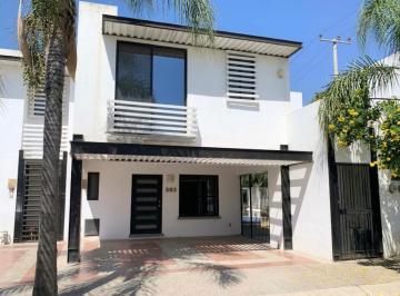 Casa · 250m² · 4 Recámaras · 2 Estacionamientos · Casa en Renta en Residencial Amberes, León Gto