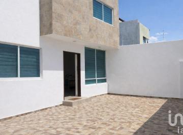Casa · 217m² · 4 Recámaras · 2 Estacionamientos · Casa Renta Queretaro Refugio
