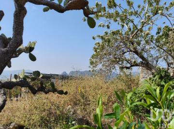 Terreno / Lote · 800m² · Terreno en Venta en Tepoztlán, a 15 Minutos del Centro, con Vista a Las Montañas