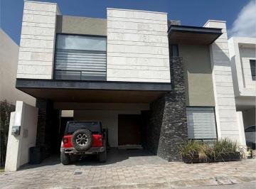 Casa de 4 habitaciones, Arteaga · Casa en Venta con Alberca Privanzas del Campestre
