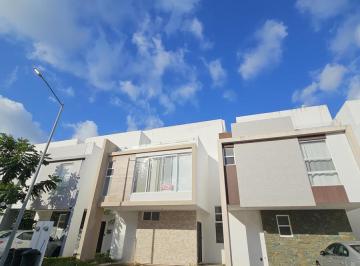 Casa · 120m² · 3 Recámaras · 2 Estacionamientos · Casa en Venta o Renta en Arbolada, Cancún Quintana Roo