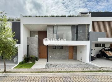 Casa · 331m² · 3 Recámaras · 2 Estacionamientos · Casa en Venta en Parque Viena, Zona Lomas de Angelópolis II