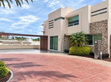 Casa 310m² Venta Lomas del Tecnológico · Residencia en Venta en La Loma Club de Golf \| 3 Recámaras, Terraza y Cuarto de