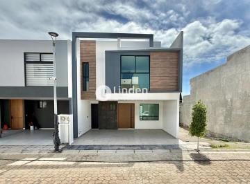 Casa · 224m² · 4 Recámaras · 2 Estacionamientos · Casa en Venta en La Vid Residencial, Zona Cuautlancingo