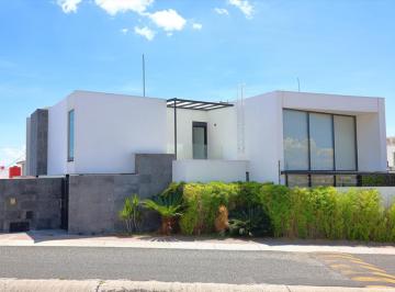Casa en condominio de 3 habitaciones, Querétaro · Casa de 371 m² con 3 Recámaras en Venta y Renta en Residencial El Refugio