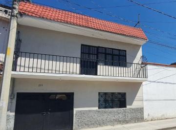 Casa de 5 habitaciones, León · Casa Remodelada a 1/2 Cuadra del Blvd. Guanajuato y 1 del Blvd. Hidalgo, Cerca Blvd. Campestre