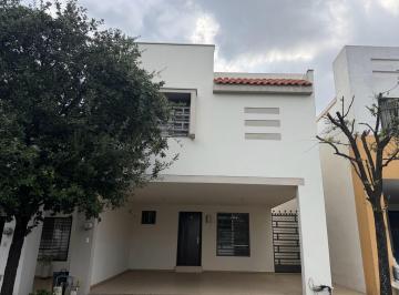 Casa · 179m² · 3 Recámaras · 2 Estacionamientos · Casa en Renta en Privada Cumbres San Agustín