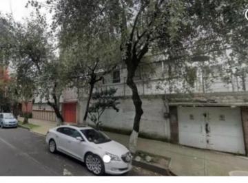 Casa · 300m² · 4 Recámaras · 2 Estacionamientos · Casa - San José Insurgentes