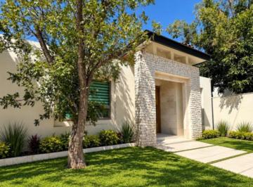 1 · Casa de Lujo de 1 Piso en Venta en Nogalar del Campestre, Saltillo Norte
