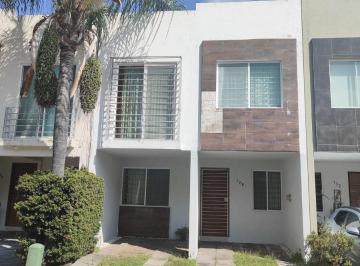 Casa de 3 habitaciones, Zapopan · Casa de 3 Recamaras Jardines del Valle en Coto Zapopan
