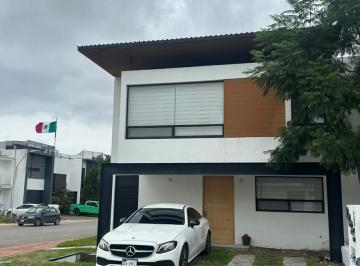 Casa · 210m² · 3 Recámaras · 2 Estacionamientos · Casa en Preserve Juriquilla