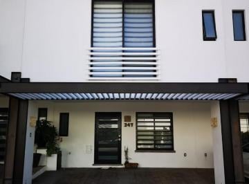 Casa · 3 Recámaras · Casaen Renta en Katania Zona Norte Antorcha Salida a Lagos