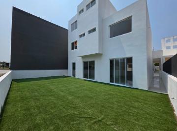 Casa · 240m² · 4 Recámaras · 2 Estacionamientos · Casa en Venta Las Palmas, Medellín Veracruz