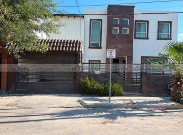 Casa · 270m² · 3 Recámaras · 2 Estacionamientos · Casa en Renta en Vista Hermosa