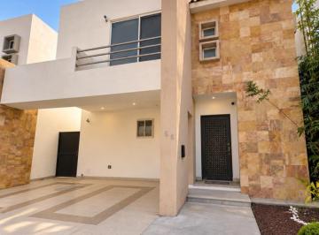 1 · Casa en Renta en Villas de Guadalupe, Saltillo Norte | Frente a Área Verde, Seguridad 24/7 y Cuarto