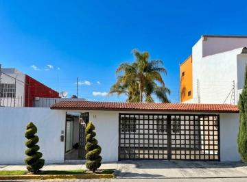 Casa · 265m² · 3 Recámaras · 2 Estacionamientos · Casa en Venta La Calera $5,300,000 un Piso