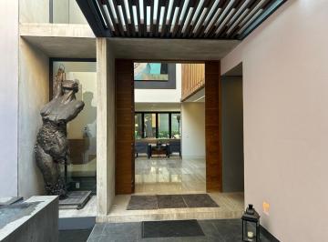 Casa · 834m² · 3 Recámaras · 4 Estacionamientos · Venta de Residencia en Calle Cerrada Florida
