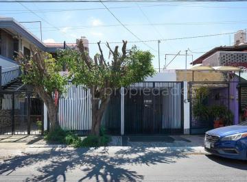 2f962bf5d0e971a931db1cccc487478081760cf3619d39a1706d5cf5d7f1bb01 · Casa Remodelada de Una Planta con 3 Recámaras · El Manantial, Guadalajara