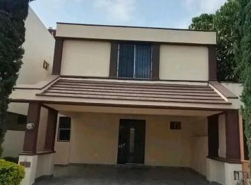 1 · Venta de Casa en Cerradas de Linda Vista