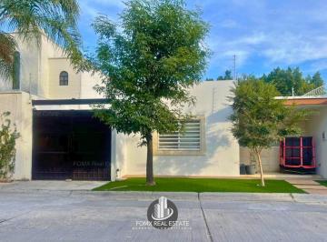 Casa · 210m² · 2 Recámaras · 2 Estacionamientos · Casa de Una Planta en Venta en San Angel Residencial