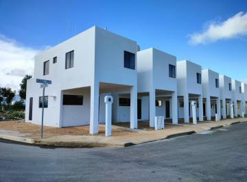 Casa de 2 habitaciones, Mérida · Casa con Cochera Techada y Balcón en Caucel.