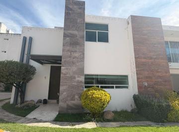 Bodega comercial · 180m² · 3 Recámaras · 2 Estacionamientos · Casa en Renta en Bosque San Diego