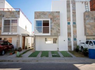 Casa en condominio de 3 habitaciones, Zapopan · Casa en Venta en Tesistan con Rooftop 3 Recamaras | Coto Privado