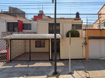 Casa de 3 habitaciones, Benito Juárez · Casa en Venta en Portales Sur
