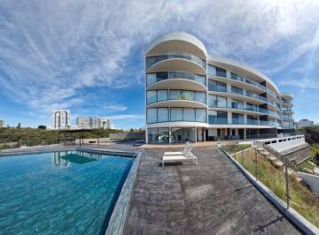 Desarrollo, terraza con albercas y asador · Espectacular Penthhouse con Vista Impresionante