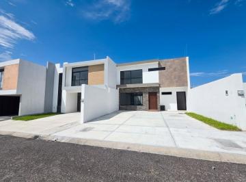 Casa · 190m² · 3 Recámaras · 2 Estacionamientos · Casa en Venta | Lomas de La Rioja