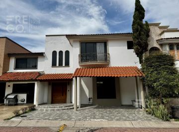 Casa · 200m² · 3 Recámaras · 2 Estacionamientos · Casa en Renta en Coto Novelistas a 1 Cuadra de Rafael Sanzio 5 Min de Galerias