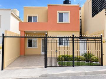 Casa de 4 habitaciones, Chihuahua · Se Vende Bonita Casa en Col. Los Arroyos (En Circuito Universitario) $2'100,000