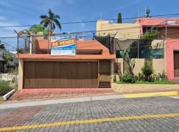 Casa de 4 habitaciones, Zapopan · Residencia Para Remodelar Conjunto Patria!