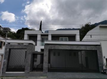 Casa · 530m² · 4 Recámaras · 4 Estacionamientos · Venta de Casa Mirador de La Sierra