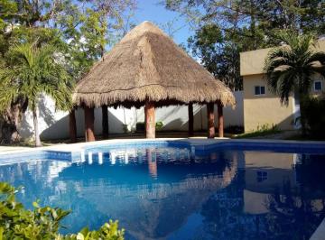 Casa en condominio de 2 habitaciones, Solidaridad · En Venta Casa Playa del Carmen con Alberca