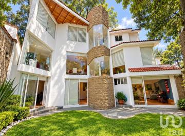 Casa · 401m² · 4 Recámaras · 4 Estacionamientos · Casa en Venta en Condominio Sobre Desierto de Los Leones | 4 Recámaras, Jardín y 4 Estacionamientos