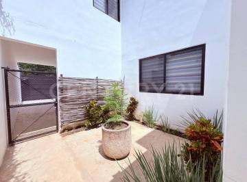 Casa · 216m² · 3 Recámaras · 4 Estacionamientos · Casa en Renta con Alberca y Paneles Solares en Margaritas Cholul, Mérida