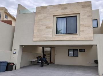 Casa · 241m² · 4 Recámaras · 2 Estacionamientos · Casa en Venta en Reserva Valle, Apodaca, Nuevo León
