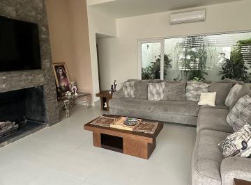 d00fac4a7568ecb885274b2ac6fe2cc08f50f3c184d23eff708885176a995e76 · Casa con 4 Habitaciones y 1000 m² de Terreno en Venta, Portal del Norte