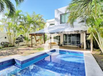 Casa · 259m² · 3 Recámaras · 2 Estacionamientos · Casa en Venta y Renta en Zona Alamos I con 3 Recámaras y Amplia Alberca