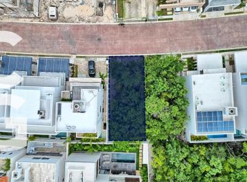Terreno / Lote · 226m² · Terreno en Venta en Cancún en Residencial Vía Cumbres con Excelente Ubicación