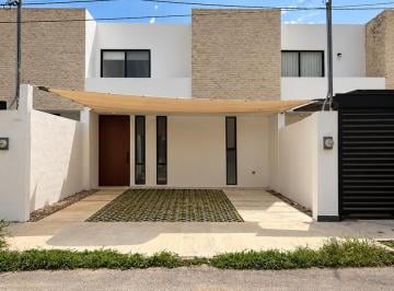 Departamento de 3 habitaciones, Mérida · En Venta Y/o Renta Th de Tres Recámaras, Una en Planta Baja y Piscina en Temozón