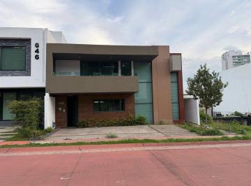 Casa de 5 habitaciones, Tlajomulco de Zúñiga · Casa en Venta en Fraccionamiento La Rioja