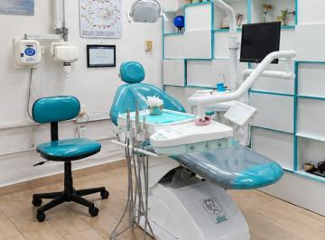 Local comercial de 3 habitaciones, Cuauhtémoc · Traspaso de Clinica Dental Amueblada